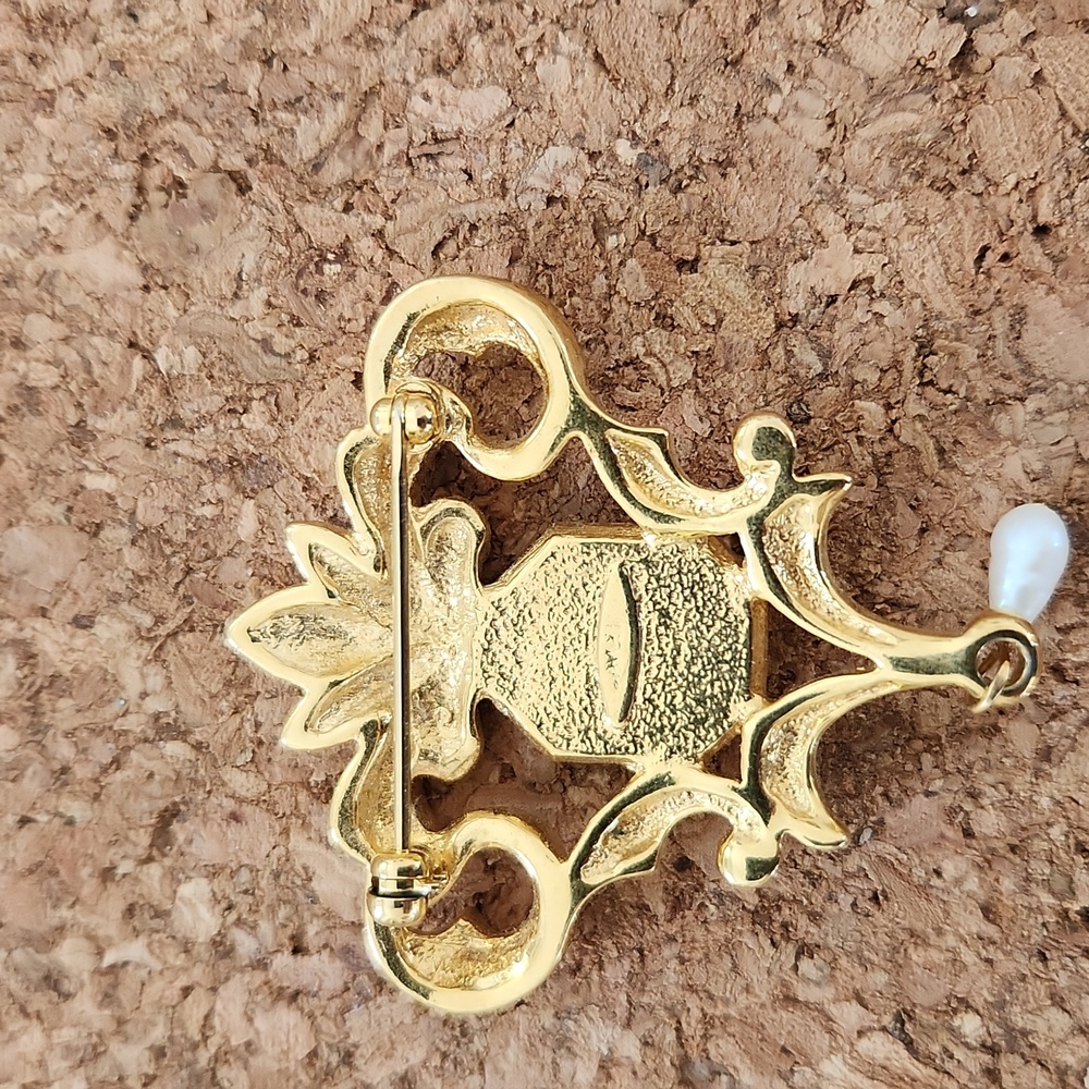 Vintage Avon Victorian Revival Brooch And Pierced Earring Set - Picture 6 of 7
